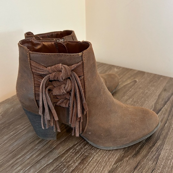 Cute ankle booties - Picture 3 of 7